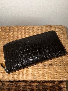 🇺🇸🎉Brahmin Skyler Black Croc-Embossed Zip Wallet